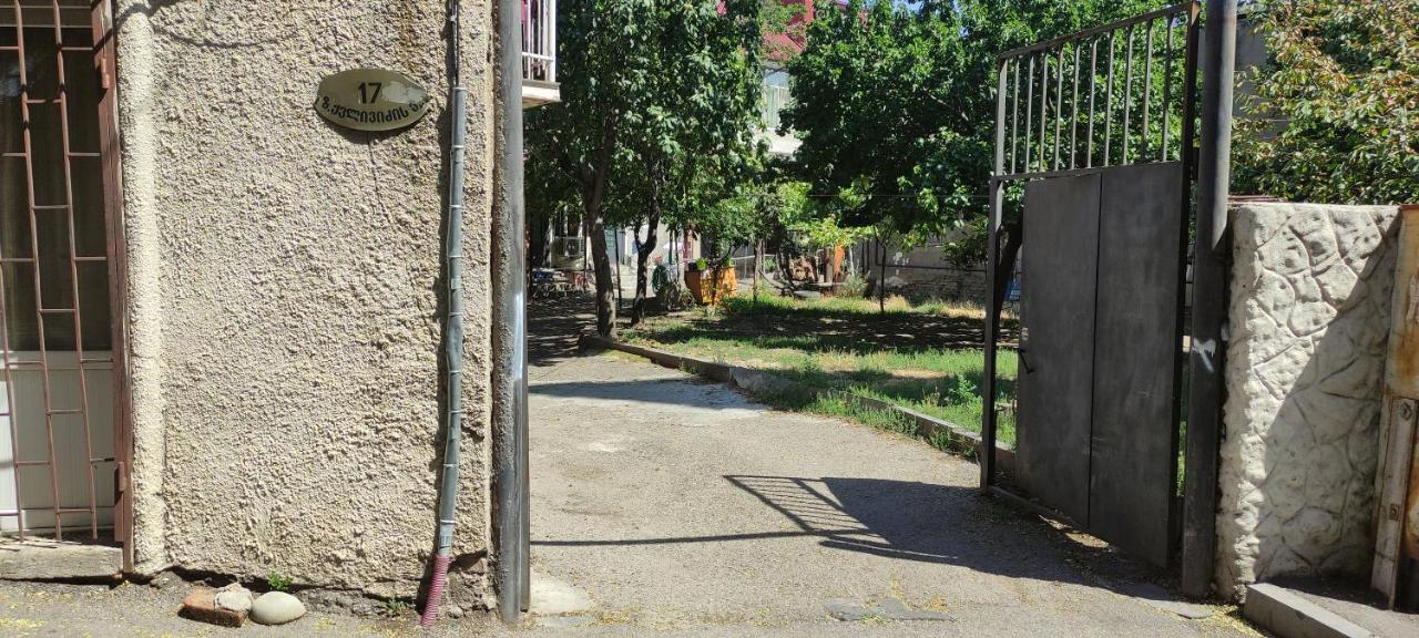 Hostel 17 Only For Men Tbilisi Buitenkant foto
