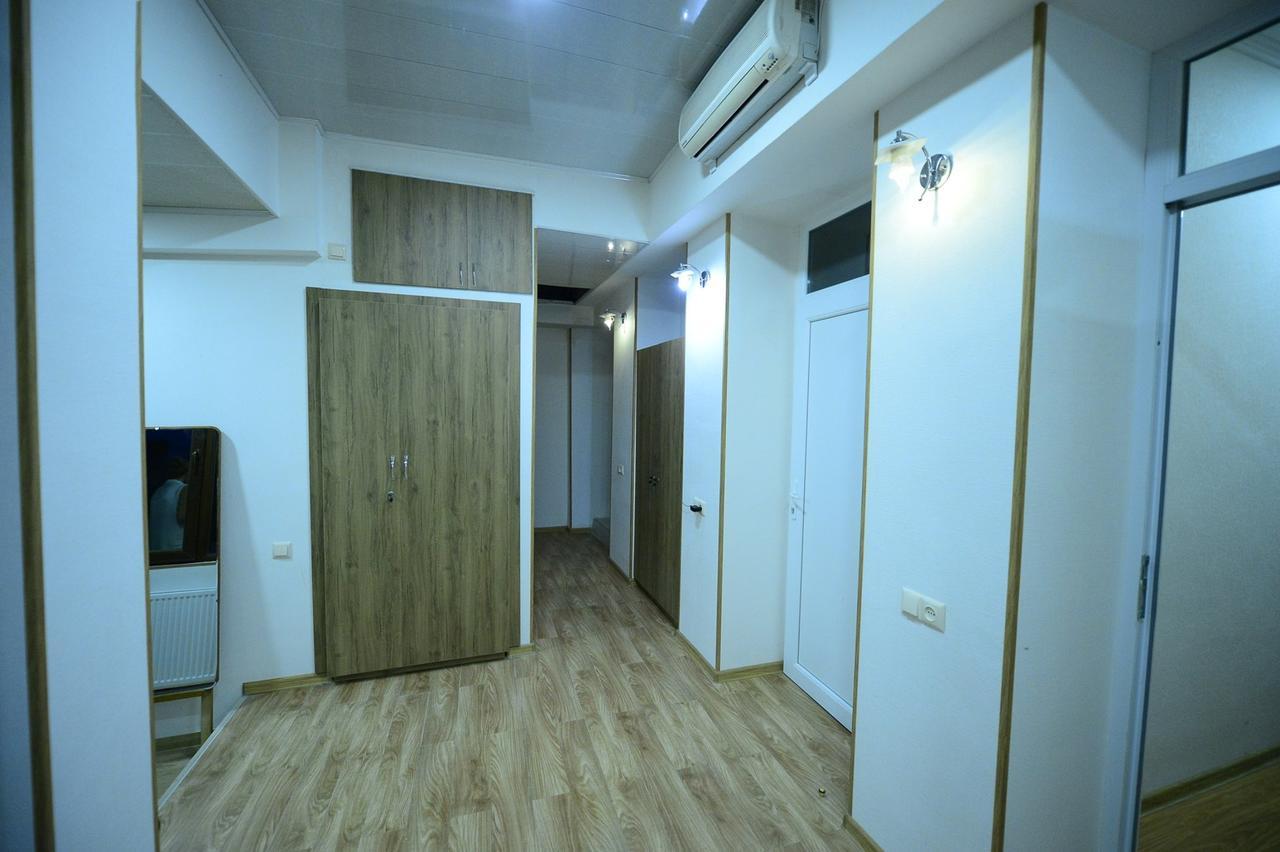Hostel 17 Only For Men Tbilisi Buitenkant foto